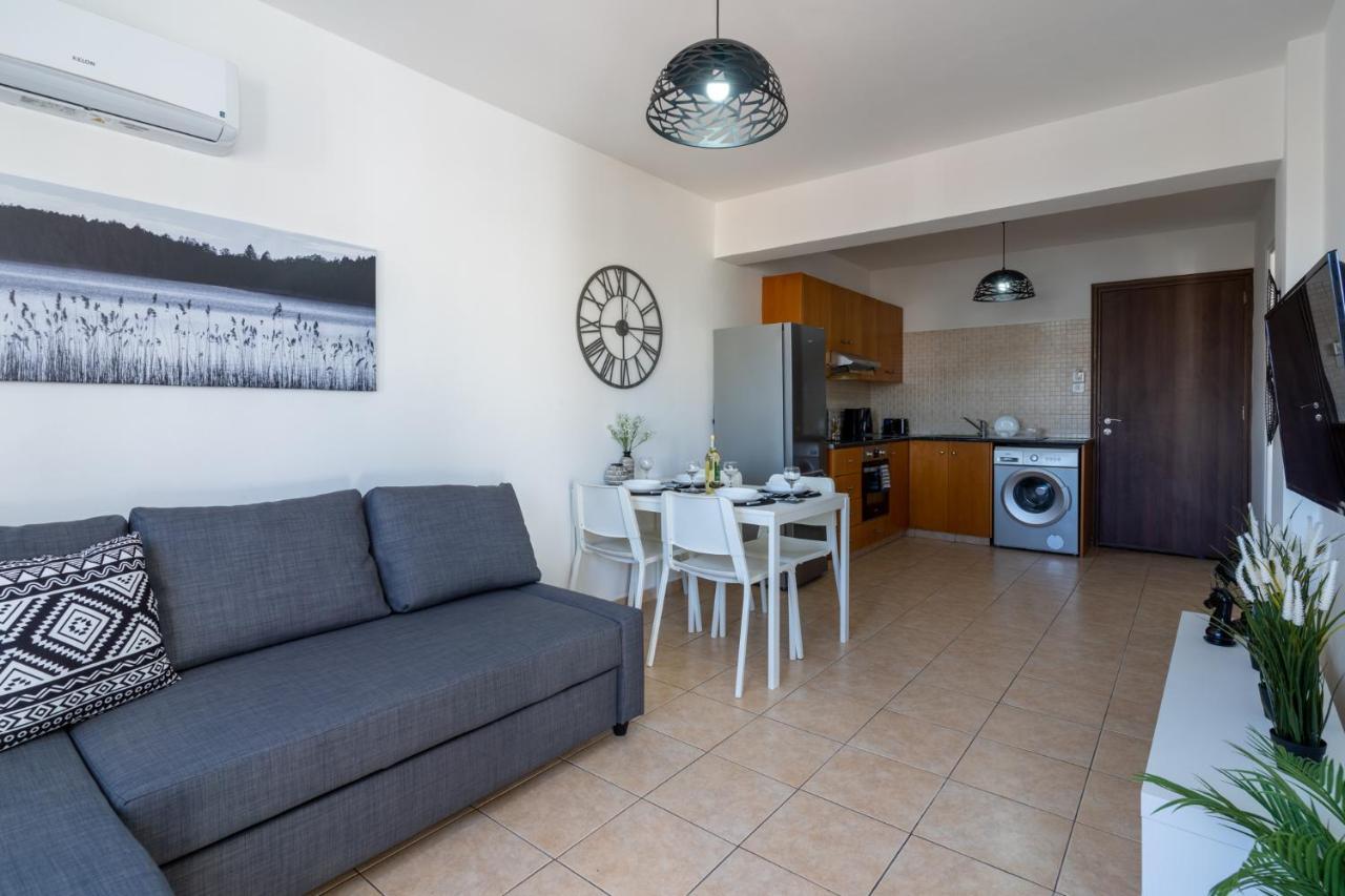 Polyn 1- Bedroom Apartment In Larnaca Dış mekan fotoğraf