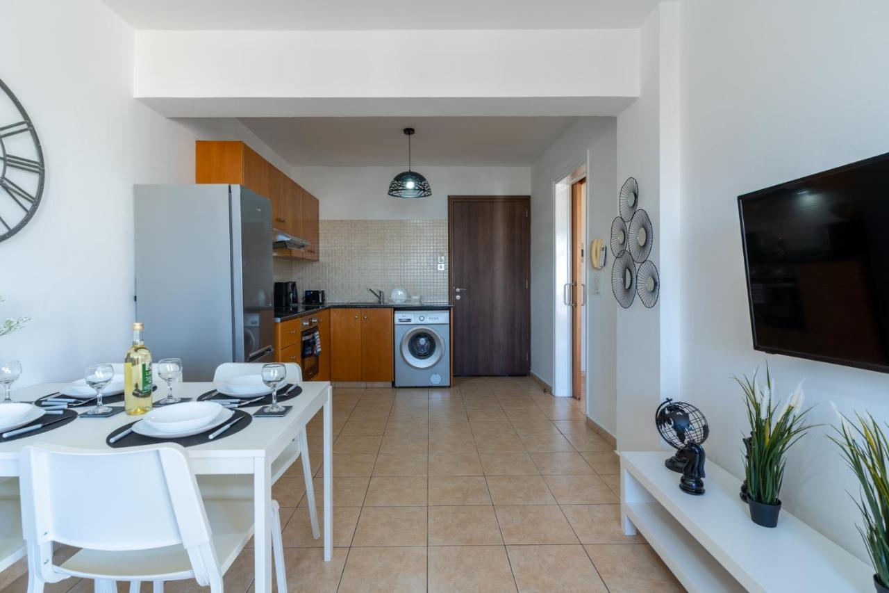 Polyn 1- Bedroom Apartment In Larnaca Dış mekan fotoğraf