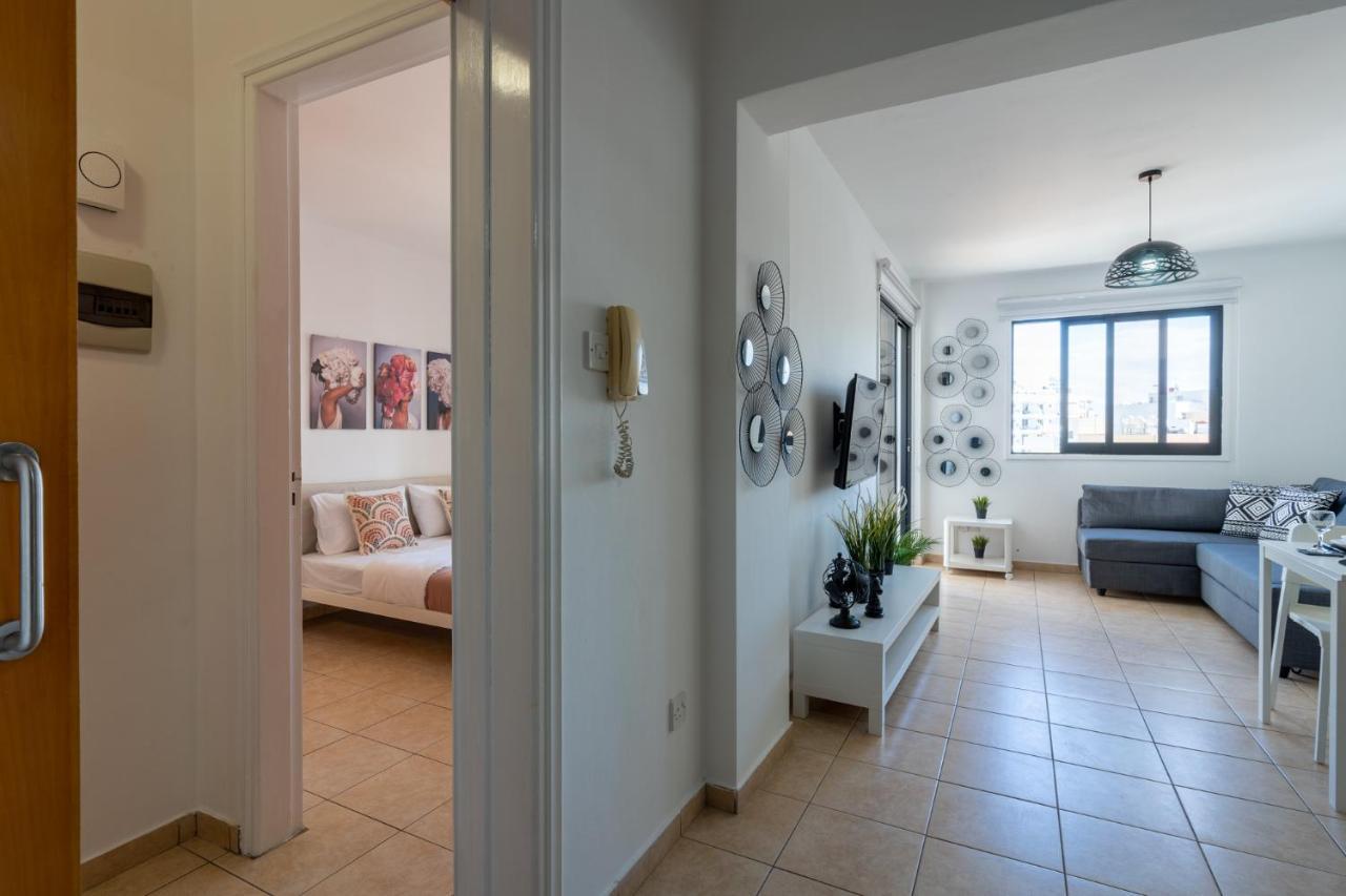 Polyn 1- Bedroom Apartment In Larnaca Dış mekan fotoğraf